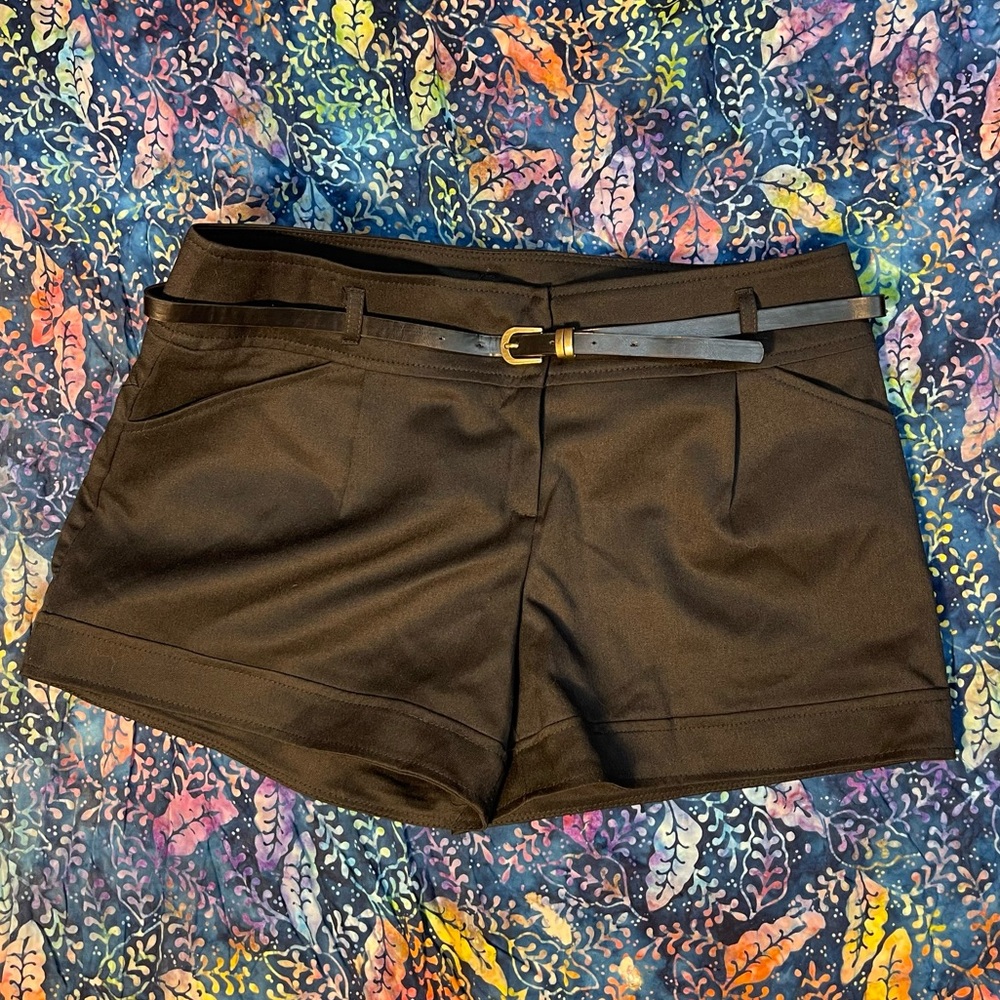 Papaya Pleated and Cuffed Belted Black Shorts Large